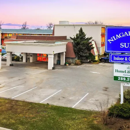 Niagara Lodge & Suites Отели рядом с достопримечательностью «Ландис-Лейн»