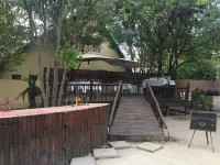 Peo Luxury Apartments Hotels in Ngamiland South District