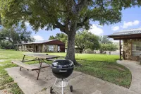 Thunderbird Resort & Event Center Hotels in Burnet