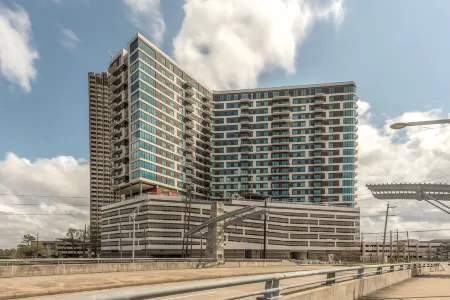 Mint House Houston - Medical Center Отели рядом с достопримечательностью «Lord of the Streets Episcopal Church»