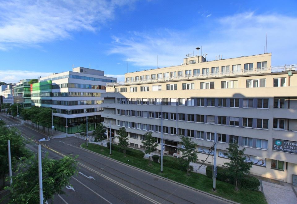 2. 앤젤 시티 아파..