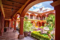 Encanto de la Sierra Hotel - parking