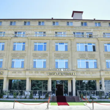 Supreme Hotel Baku Отели рядом с достопримечательностью «Крепость Рамана»