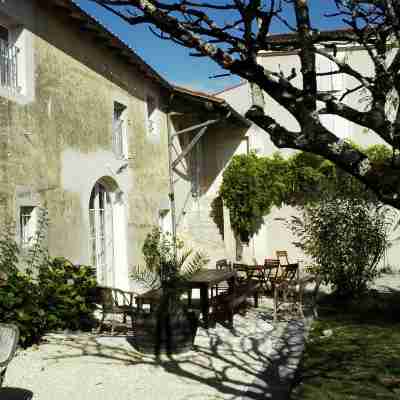 Domaine de la Laigne Hotel Exterior