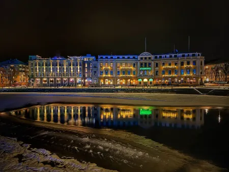 Elite Stadshotellet Karlstad, Hotel & Spa Отели рядом с достопримечательностью «Karl IX - Karlstads grundare»