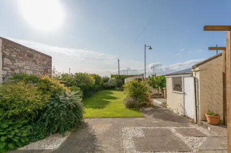 Sea Breeze - Donnini Apartments Отели рядом с достопримечательностью «Библиотека Форхилл Бранч»