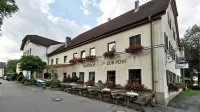Gasthof Zur Post Hotel dekat Schwimmbad Weilheim
