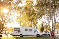 Big4 Mudgee Holiday Park - parking