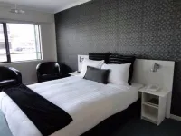 어셔 어보드 온 코트네이