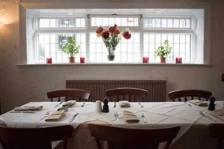 Village House Coaching Inn Отели рядом с достопримечательностью «High Salvington Windmill»