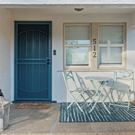 Charming 2-bedroom cottage with WiFi, AC in enjoyable West Sacramento