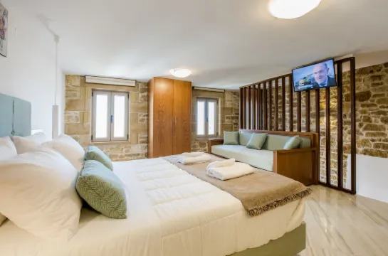 Agarathos Deluxe Homes in the Heart of Kaliviani Near Balos