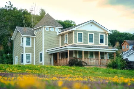 The Haüs Windham - Spacious Suites, Hot Tub, Mountain Views!