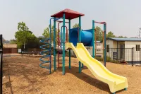 Crestview Tourist Park Hotels in Queanbeyan West