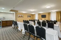 聖路易斯舒適飯店-韋斯特波特活動中心 Maryland Heights Township住宿飯店