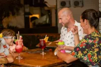 Club del Mar Oceanfront - bar