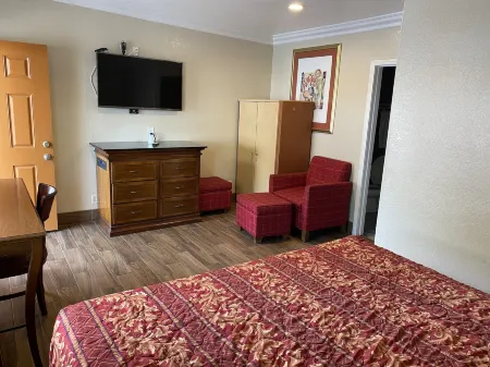 The Palace Inn Отели рядом с достопримечательностью «American Tall Ship Institute»