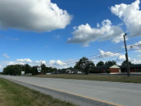 Hillcrest Motel by OYO Aurora in Near Lawrenceburg