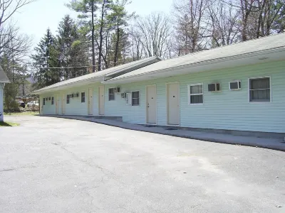 Cedar Grove Motel Hotels in Altoona