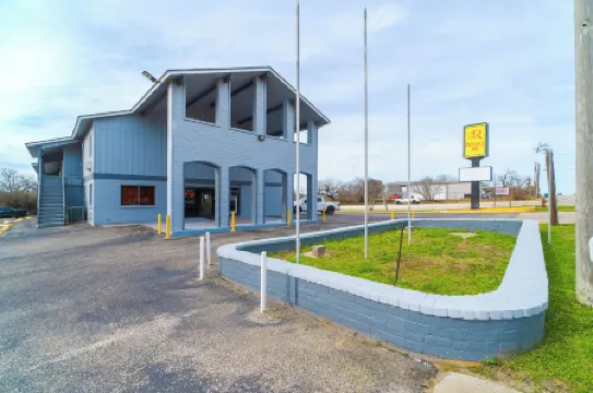 Regency Inn Three Rivers I-37