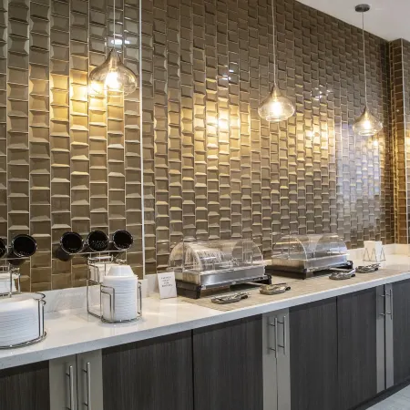 La Quinta Inn & Suites by Wyndham DFW West-Glade-Parks
