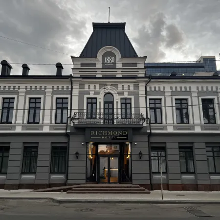 Richmond Hotel Отели рядом с достопримечательностью «Триумфальная Арка»