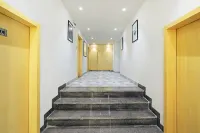 FabHotel Yellow Courtyard