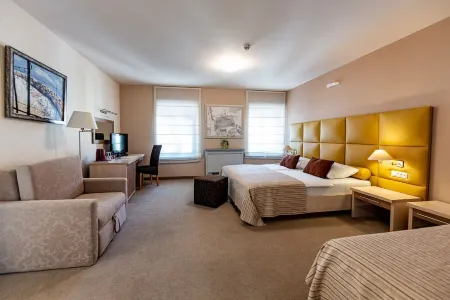 Boutique Hotel Kaštel Отели в г. Крушвари