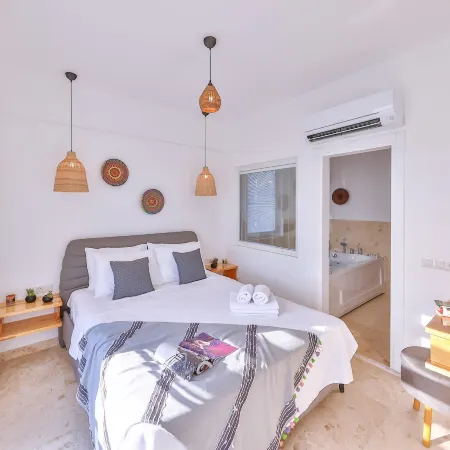 Villa Ay