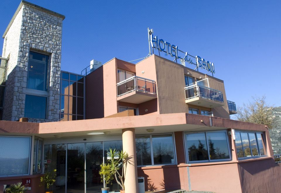 Hotel du Baou Over view