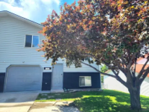 Remodeled Townhome with City Views