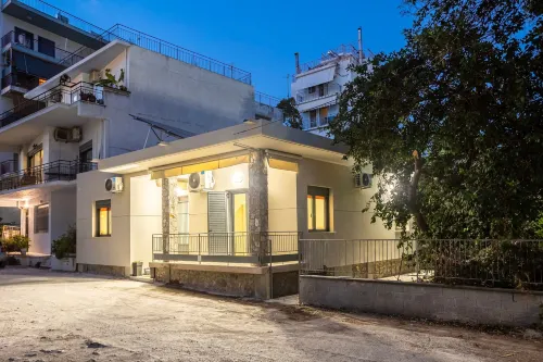 Jeannette's Seaside Getaway - Kalamata Urban Gem