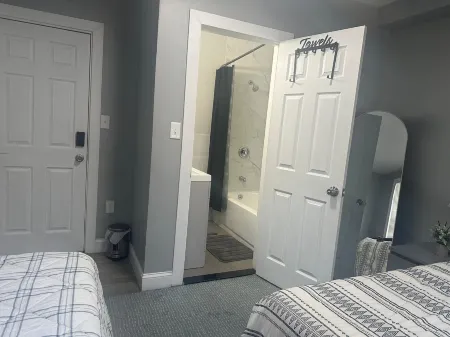 Divine Villa and Resort -26 Grace Street Irvington NJ -Ewr Airport -Prudential - Njit -Penn Station