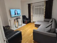 Mitcham Junction - 2 Bed Apartment - Sleeps 6 Hotels in Mitcham
