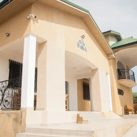 Pito Guest House Отели в г. Элмина