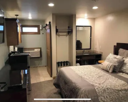 Baltzell Lodge Hotels in Great Bend