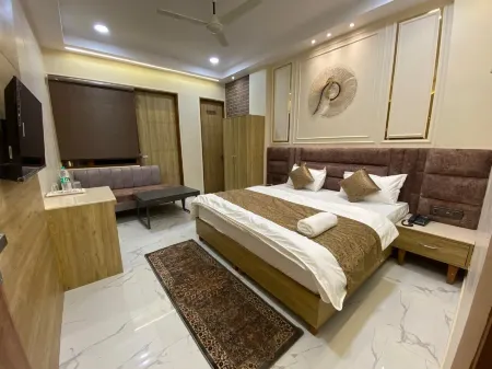 Hotel Liyan Inn Отели рядом с достопримечательностью «Moti Jheel»