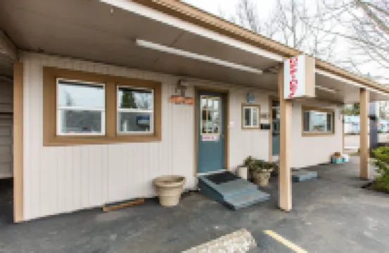 โรงแรม Autzen Inn