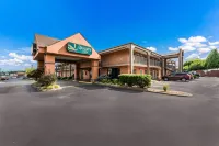 Quality Inn Downtown Hotel dekat Zane Whitson Welcome Center