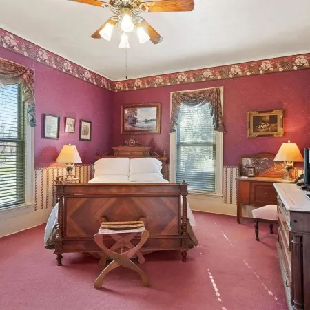 Four Winds Victorian Venue & Suites Отели в г. Бонэм