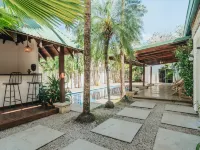 Dream Surf House Avellana โรงแรมในตามารินโด