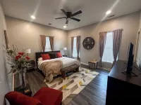 Blue House - Cozy 3 Bedroom, King Bed, Rotary Park