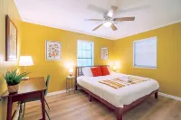 Pensacola Cottage - King Bed - Mins. from Beaches & Downtown - Pet Friendly Hotels near Pearson Vue Test Ctr