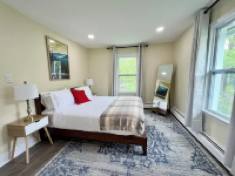 Amazing Deal: Spacious 4-Bed, 2-Bath Duplex Apartment!