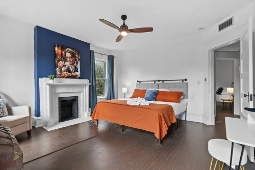 Fun Spacious 5 Bdrm Estate w/Theater, Billiard Parlor, Speakeasy Bar & Poker Rm