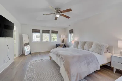 Charming Private Home in Downtown Raleigh with a fenced-in backyard Hotels near Hamrick's of Raleigh