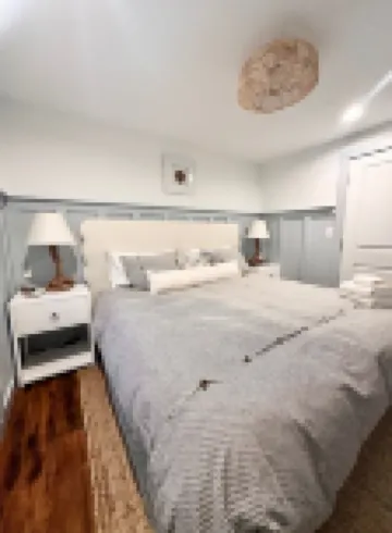 Charming Cape Cod Getaway- EV Charger, Mini Golf, Walk to The Beach, Pets Okay!