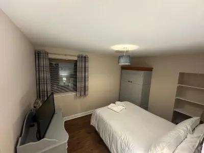 Pebble Cottage, on NC 500 Hotels near Dunrobin Castle & Gardens