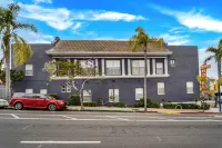 The Neon Elm Hotel - Homestays