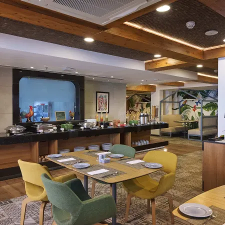 Golden Tulip Goa, Vagator Отели рядом с достопримечательностью «Пляж Морджим»